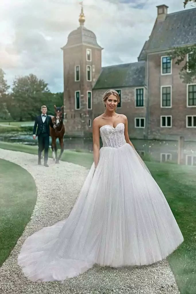 alt="Prinzessin Corsagenkleid Straubing Hochzeitskleider"