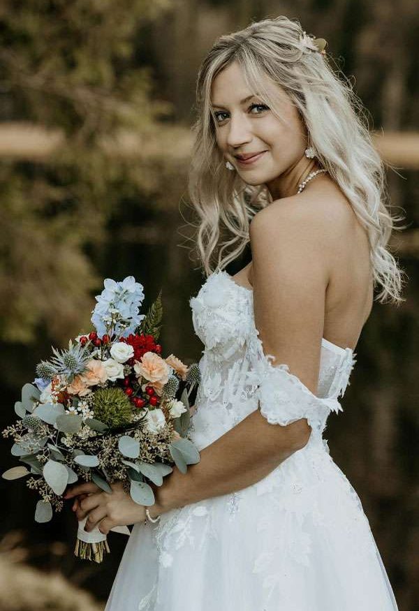 Real Bride Hochzeitskleid und Anzug